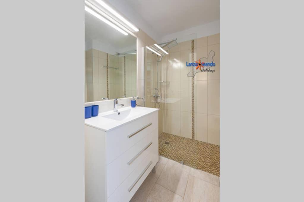 Vivienda Vacacional Ocean Pearl Costa Teguise Exteriör bild