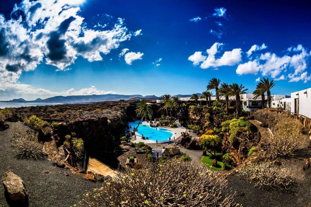 Vivienda Vacacional Ocean Pearl Costa Teguise Exteriör bild